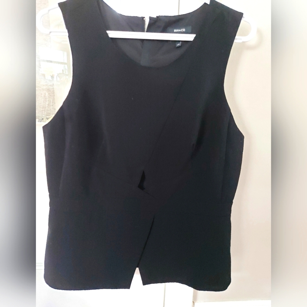 RW&CO Classy/Trendy Sleeveless Black Top With Zipper Back.